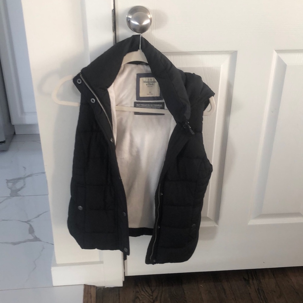 Abercrombie & Fitch Black Puffer best with hood size xs like new